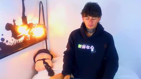 Esteban independent model online show from September 16, 10:16 am