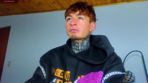 Esteban independent model online show from December 4, 11:08 am