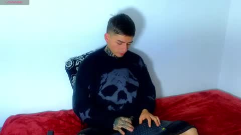 Snapshot of estebanchar_ chatting on April 21, 1:17 pm Esteban independent model online show from April 21, 1:17 pm