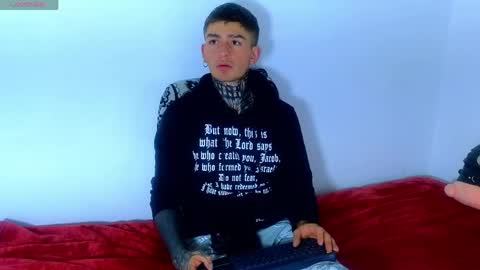 Snapshot of estebanchar_ chatting on April 22, 1:52 am Esteban independent model online show from April 22, 1:52 am