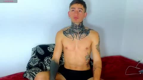 Snapshot of estebanchar_ chatting on April 25, 7:33 am Esteban independent model online show from April 25, 7:33 am