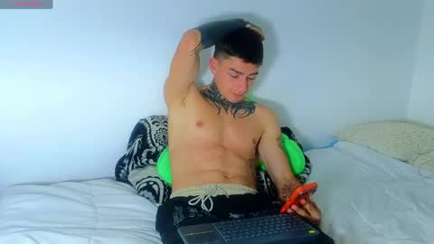 Snapshot of estebanchar_ chatting on May 20, 10:16 pm Esteban independent model online show from May 20, 10:16 pm