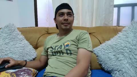 Snapshot of estebancot0314 chatting on October 12, 10:31 pm Esteban online show from October 12, 10:31 pm