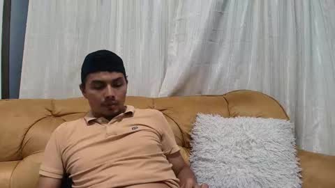 Snapshot of estebancot0314 chatting on October 22, 5:52 am Esteban online show from October 22, 5:52 am