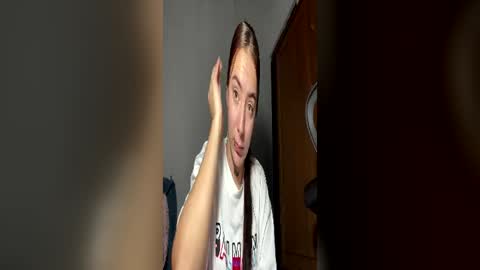 Snapshot of estefa1 chatting on June 17, 8:06 am estefa1 online show from June 17, 8:06 am