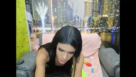 Snapshot of estefani_robles chatting on December 22, 11:24 pm estefani robles online show from December 22, 11:24 pm