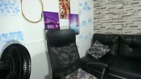 Snapshot of estefani_robles chatting on January 15, 11:41 pm estefani robles online show from January 15, 11:41 pm