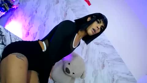 Snapshot of estefani_robles chatting on April 24, 11:29 pm estefani robles online show from April 24, 11:29 pm
