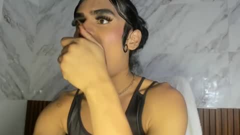 Snapshot of estefani_robles chatting on June 21, 12:57 am estefani robles online show from June 21, 12:57 am