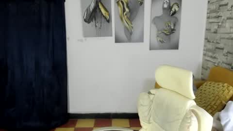 Snapshot of estefani_robles chatting on July 3, 2:29 am estefani robles online show from July 3, 2:29 am