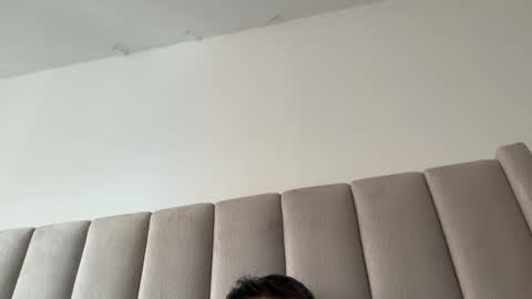 Snapshot of estefano1421 chatting on February 20, 1:33 pm estefano1421 online show from February 20, 1:33 pm