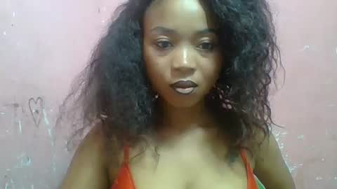 estelah20 online show from December 3, 5:15 am