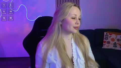 Estella online show from March 23, 7:29 pm