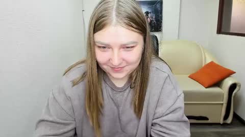 Snapshot of estella_miles chatting on January 6, 9:08 am Estella Miles online show from January 6, 9:08 am