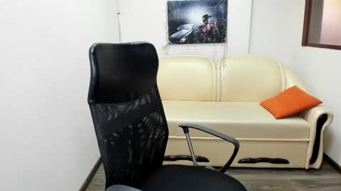 Snapshot of estella_miles chatting on January 6, 12:13 pm Estella Miles online show from January 6, 12:13 pm