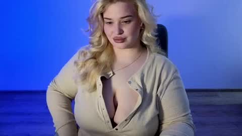 Estelle online show from April 3, 9:24 pm