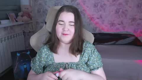 estelle_hicks online show from May 30, 7:00 pm