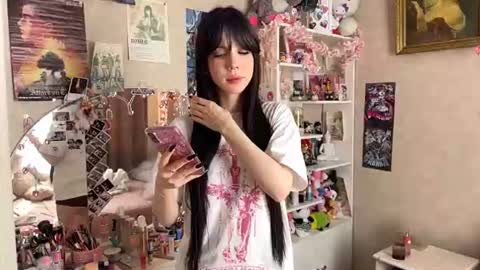 Snapshot of estellezdebski chatting on June 27, 12:22 pm estellezdebski online show from June 27, 12:22 pm
