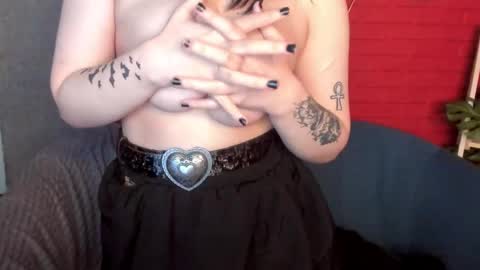 Ester  online show from March 31, 4:07 pm