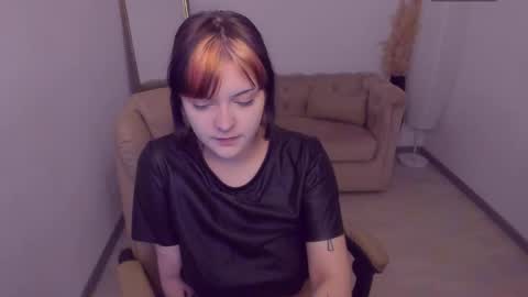 Ester  online show from May 28, 4:15 pm