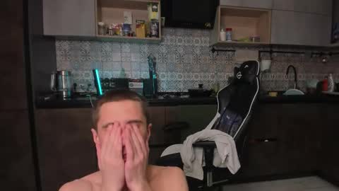 LOUIS online show from March 21, 7:39 pm