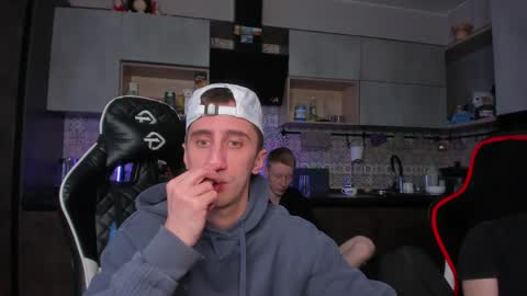 LOUIS online show from April 9, 6:19 am