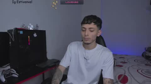 estivenvel online show from March 12, 10:05 pm