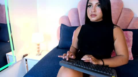 Snapshot of estrella_garcia chatting on April 22, 4:08 pm Estrella Garcia online show from April 22, 4:08 pm