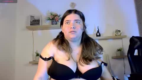 Estrella online show from November 18, 2:50 am