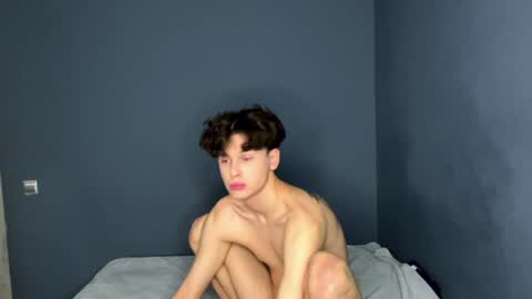 Snapshot of estremecerse chatting on December 17, 9:50 am Alex online show from December 17, 9:50 am