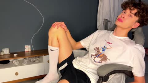 Snapshot of estremecerse chatting on December 26, 4:04 pm Alex online show from December 26, 4:04 pm