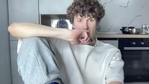 Snapshot of estremecerse chatting on February 25, 11:31 am Alex online show from February 25, 11:31 am