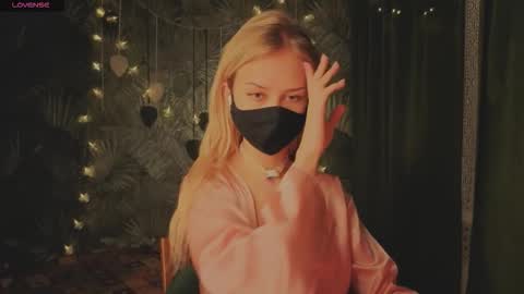 Snapshot of eternalophelia chatting on February 16, 11:23 pm Sophia online show from February 16, 11:23 pm