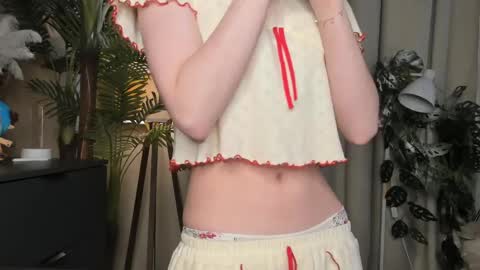 Snapshot of eternity_cuite chatting on April 29, 5:44 am Natalie online show from April 29, 5:44 am