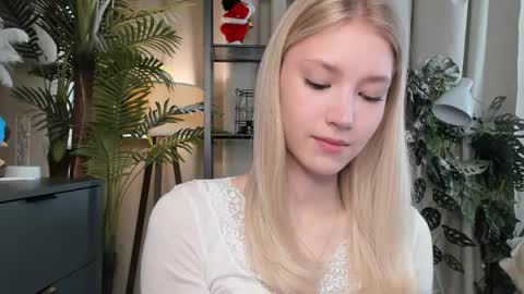 Snapshot of eternity_cuite chatting on May 2, 5:56 am Natalie online show from May 2, 5:56 am