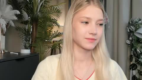 Snapshot of eternity_cuite chatting on June 5, 7:03 am Natalie online show from June 5, 7:03 am