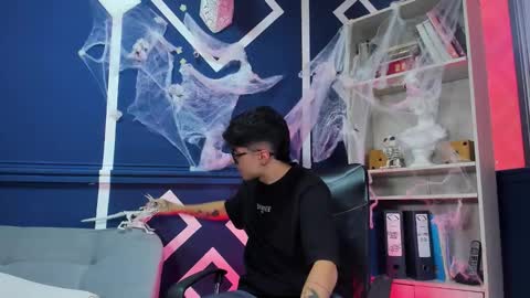 Etham online show from October 21, 4:30 pm