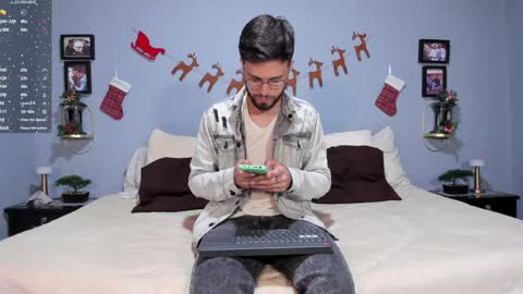 ADAM TAYLOR  ETHAN CAMBAL INDEPENDENT MODELS online show from December 14, 10:28 pm