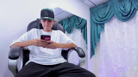 Ethan online show from December 18, 9:29 pm