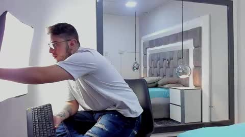 ethan_greys online show from November 27, 4:58 am