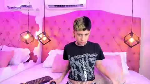 Snapshot of ethan_lennox_ chatting on July 26, 5:48 am Ethan online show from July 26, 5:48 am