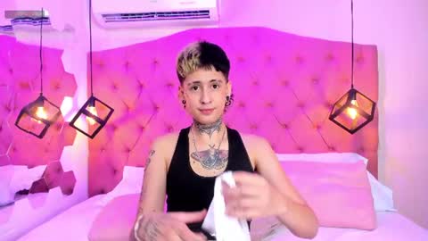 Snapshot of ethan_lennox_ chatting on August 2, 6:01 am Ethan online show from August 2, 6:01 am