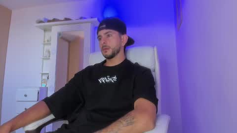 Snapshot of ethan_mullers1 chatting on January 23, 8:35 pm Ethan Muller online show from January 23, 8:35 pm