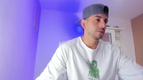 Snapshot of ethan_mullers1 chatting on January 24, 9:15 pm Ethan Muller online show from January 24, 9:15 pm