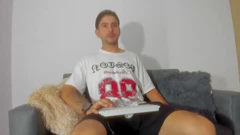 Snapshot of ethan_mullers1 chatting on February 8, 7:05 pm Ethan Muller online show from February 8, 7:05 pm