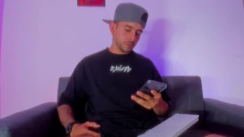 Snapshot of ethan_mullers1 chatting on February 10, 7:49 pm Ethan Muller online show from February 10, 7:49 pm