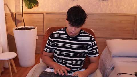 Snapshot of ethan_occonor chatting on February 20, 1:00 pm ethan_occonor online show from February 20, 1:00 pm