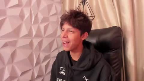 Ethan online show from July 14, 11:49 am