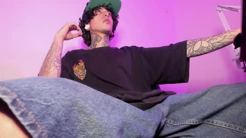 Snapshot of ethan_sykes chatting on November 19, 3:17 am Ethan sykes online show from November 19, 3:17 am