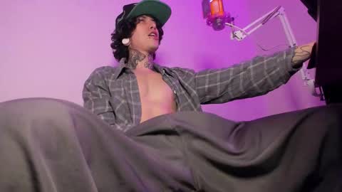 Snapshot of ethan_sykes chatting on November 25, 4:45 am Ethan sykes online show from November 25, 4:45 am